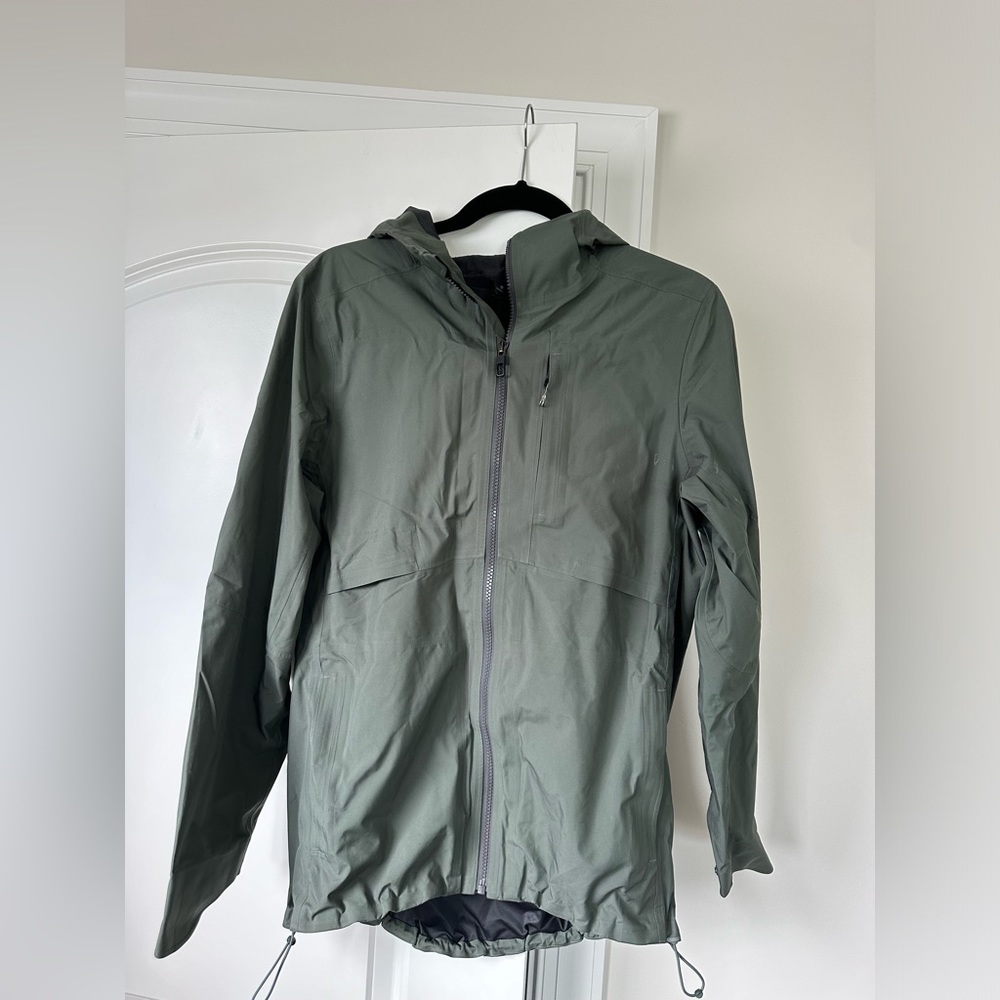 Men’s lululemon light rain jacket
